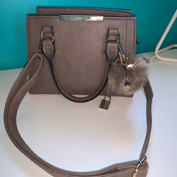 Small Purse with cute buff ball 🌟 - Picture 2 of 6